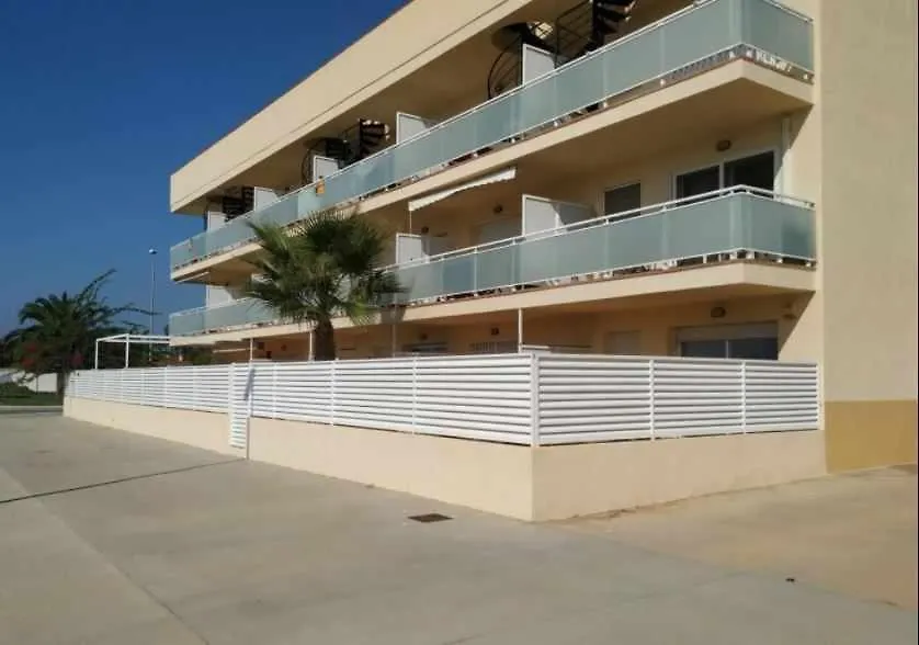 Apartamento acceso directo playaACwifiterraza by Rinconesmediterraneos L'Eucaliptus España