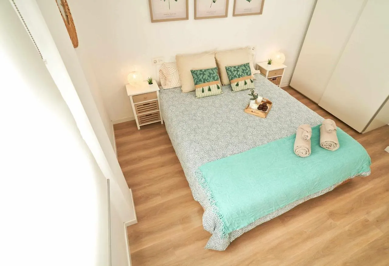 Apartamento acceso directo playaACwifiterraza by Rinconesmediterraneos L'Eucaliptus España
